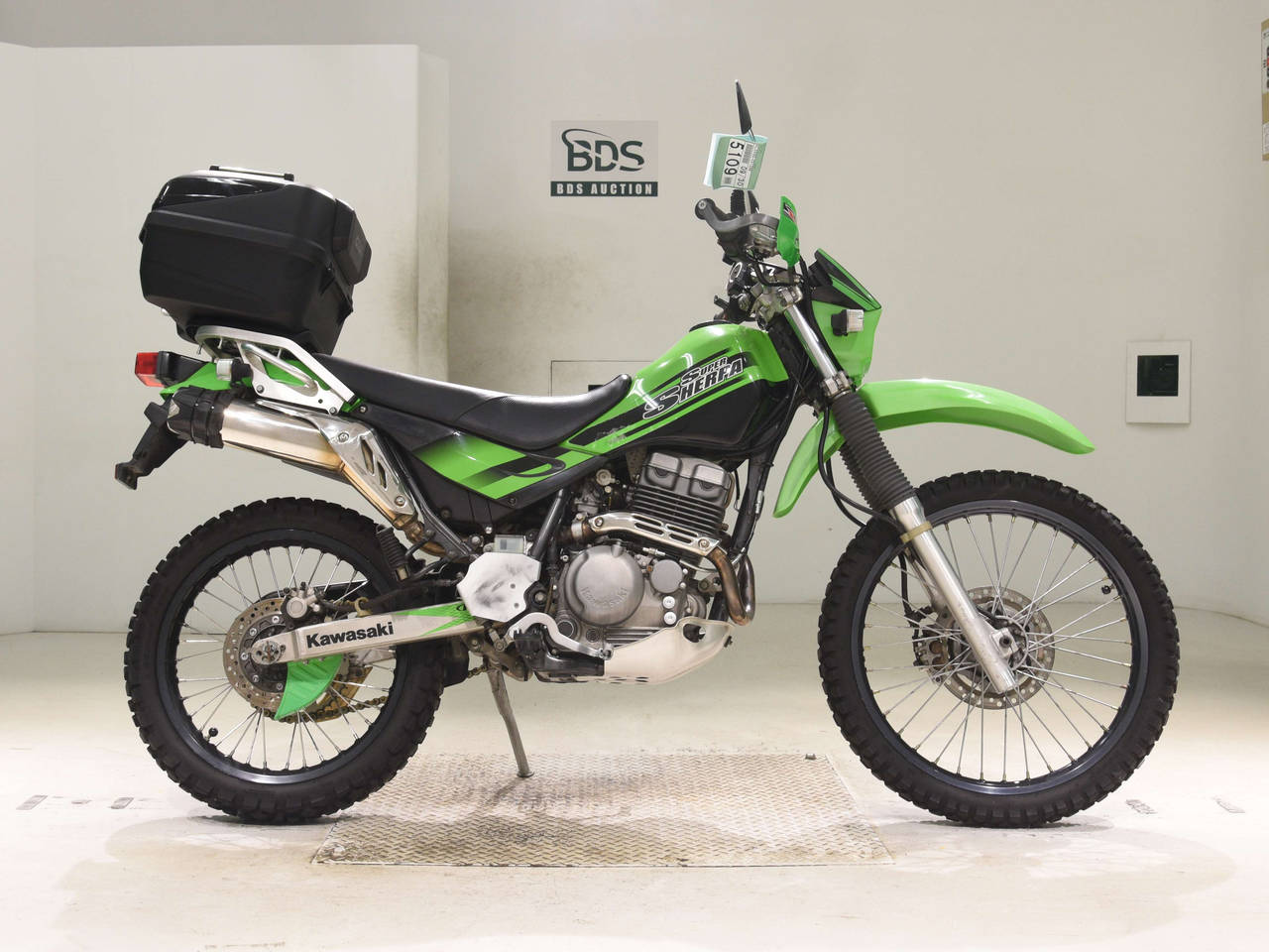 Kawasaki SUPER SHERPA, right