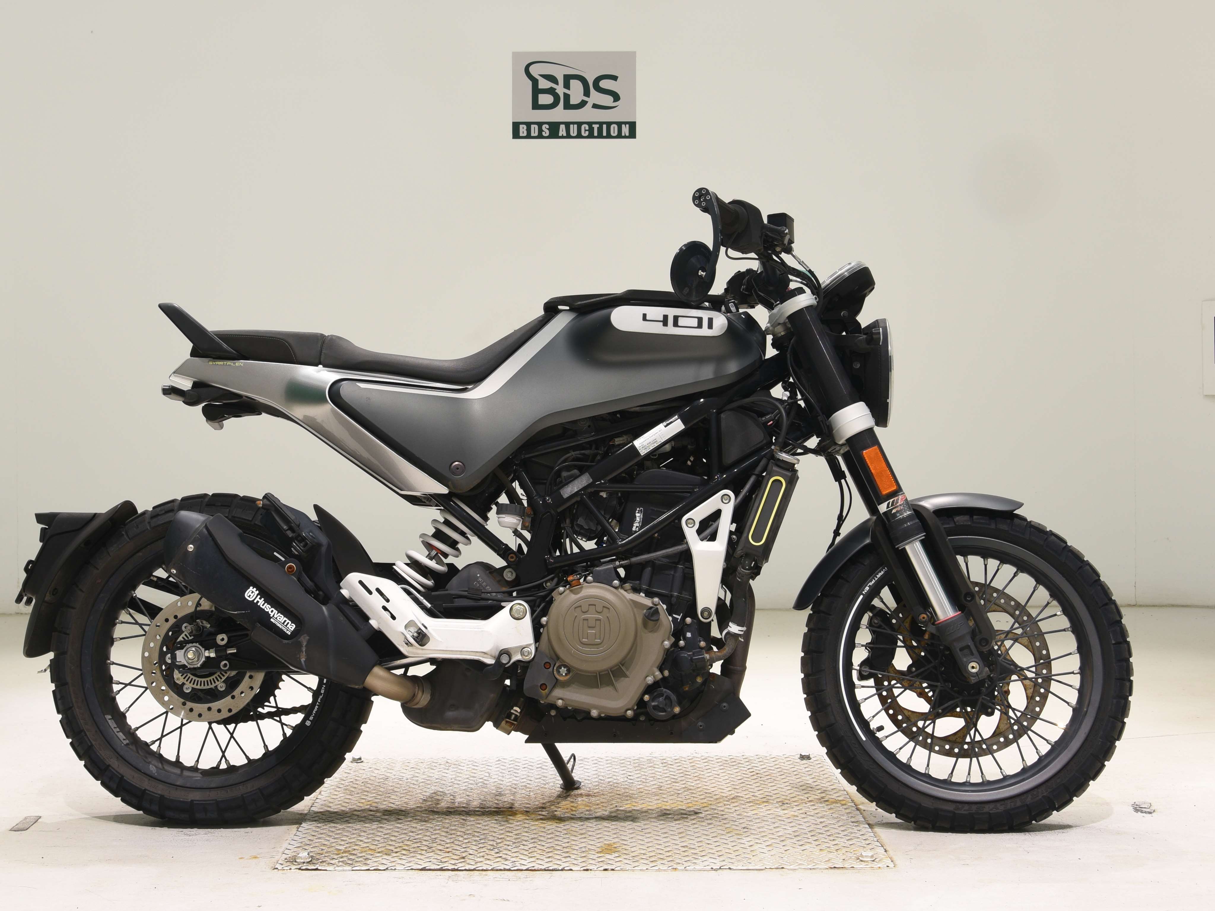 Husqvarna SVARTPILEN 401