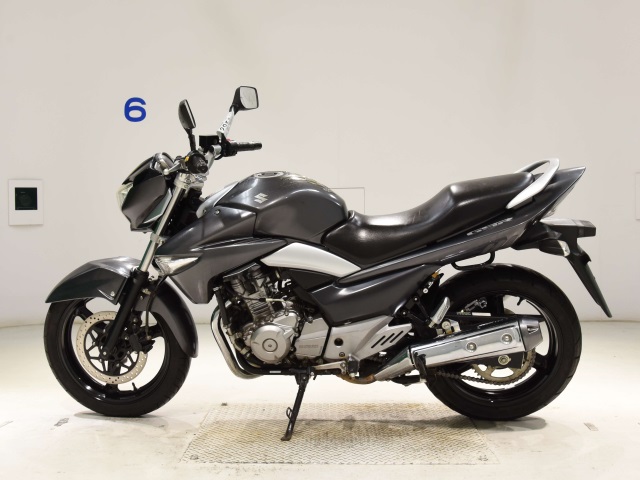 Suzuki GSR250 — фото 2