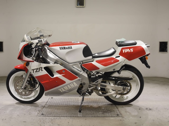 Yamaha TZR250 — фото 2