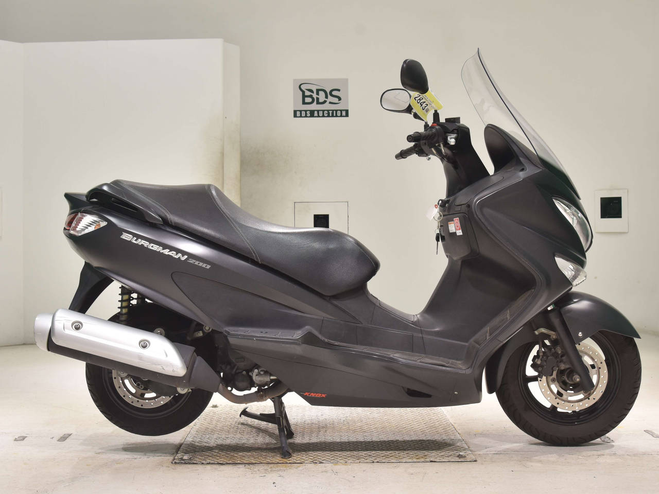 Suzuki BURGMAN200, right
