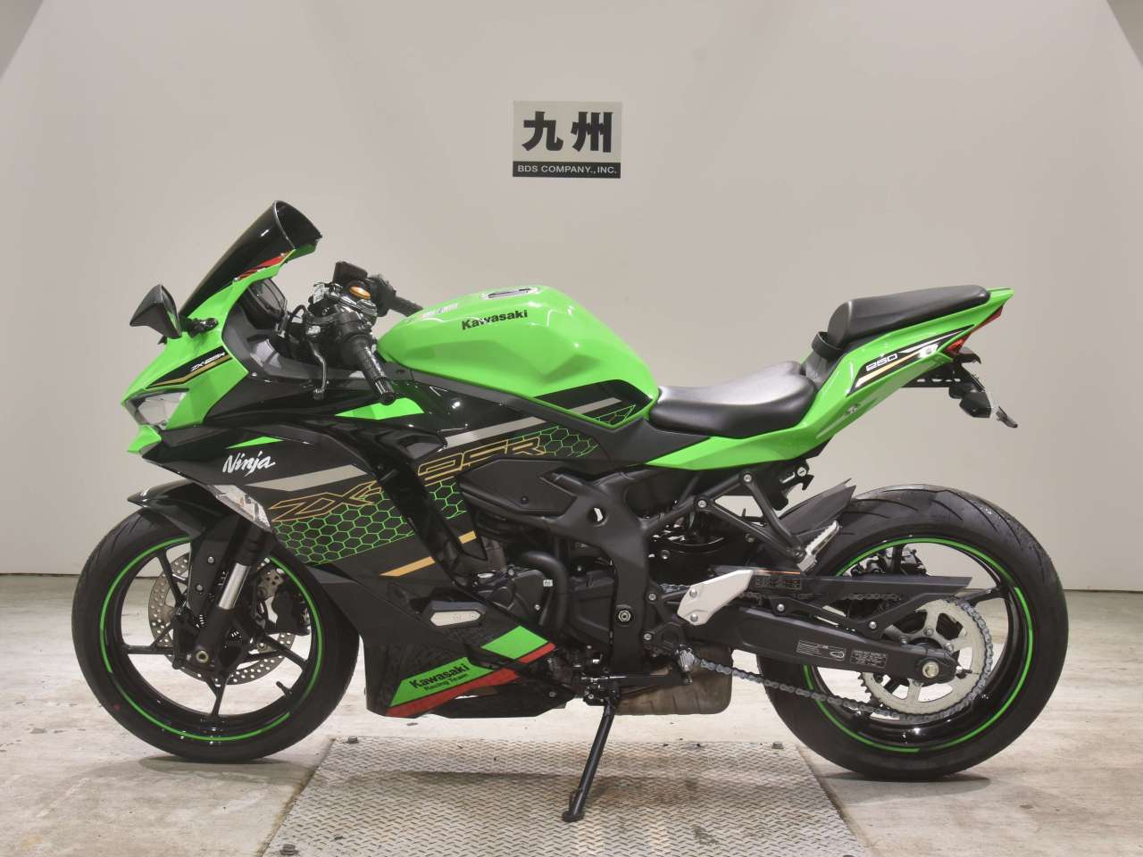 ハチ公 IZ ハッピージャグラー-VIIKK 1992 Kawasaki ZX-7 – Iconic