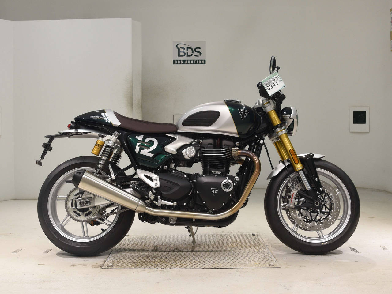 Triumph SPEED TWIN, right