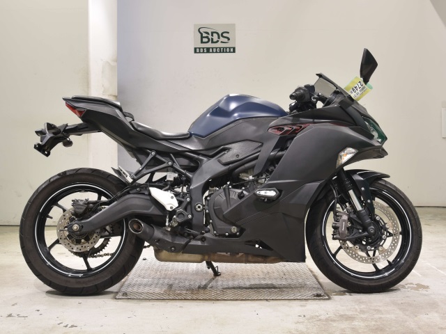 5479] Kawasaki NINJA ZX-25R - MH4ZX250GLJP01718