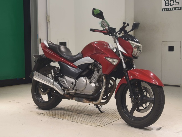 Suzuki GSR250 — фото 3