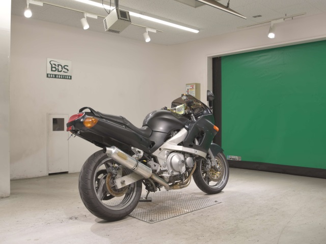 Kawasaki ZZ-R400 — фото 5