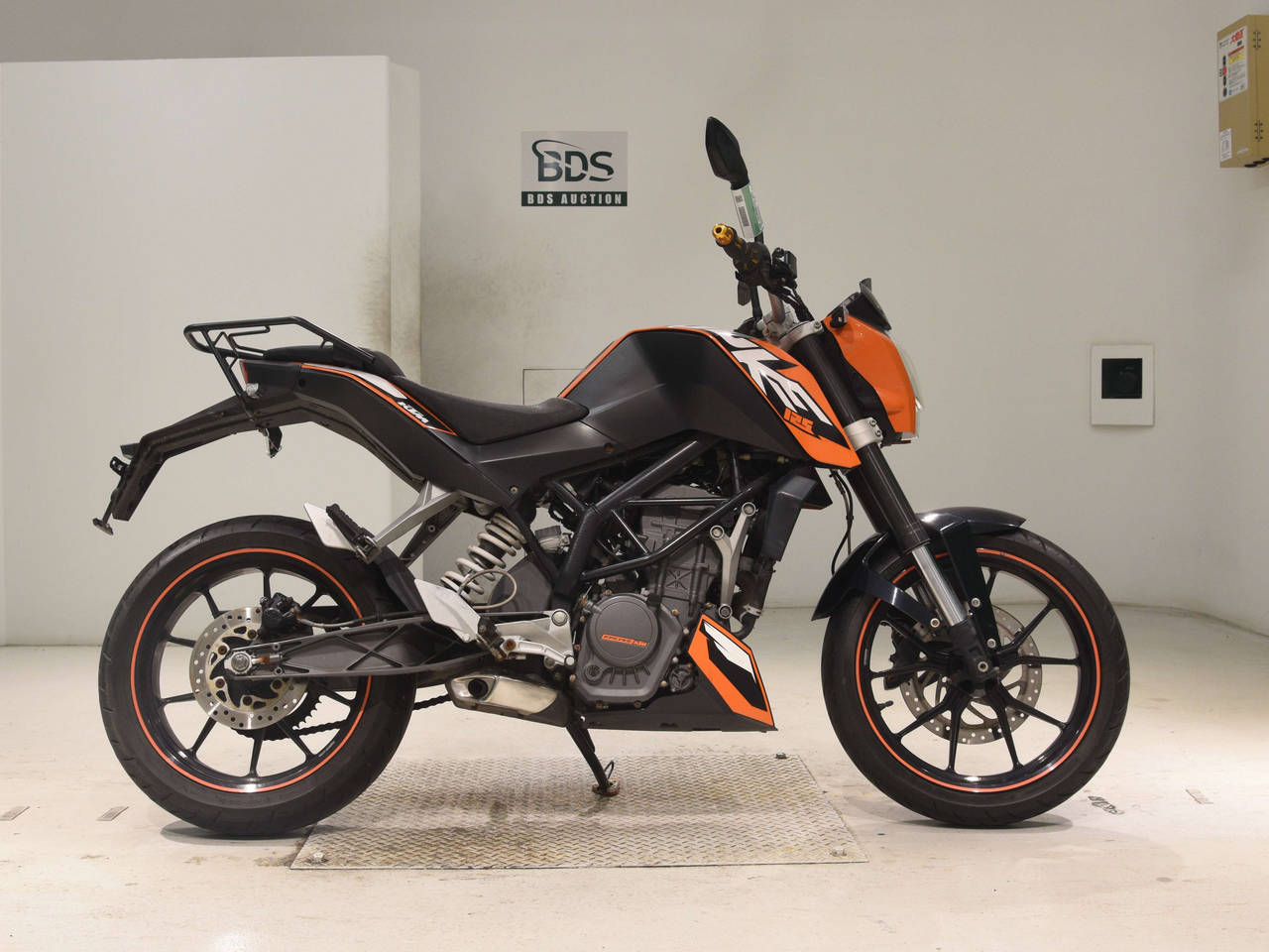 KTM 125 DUKE, right