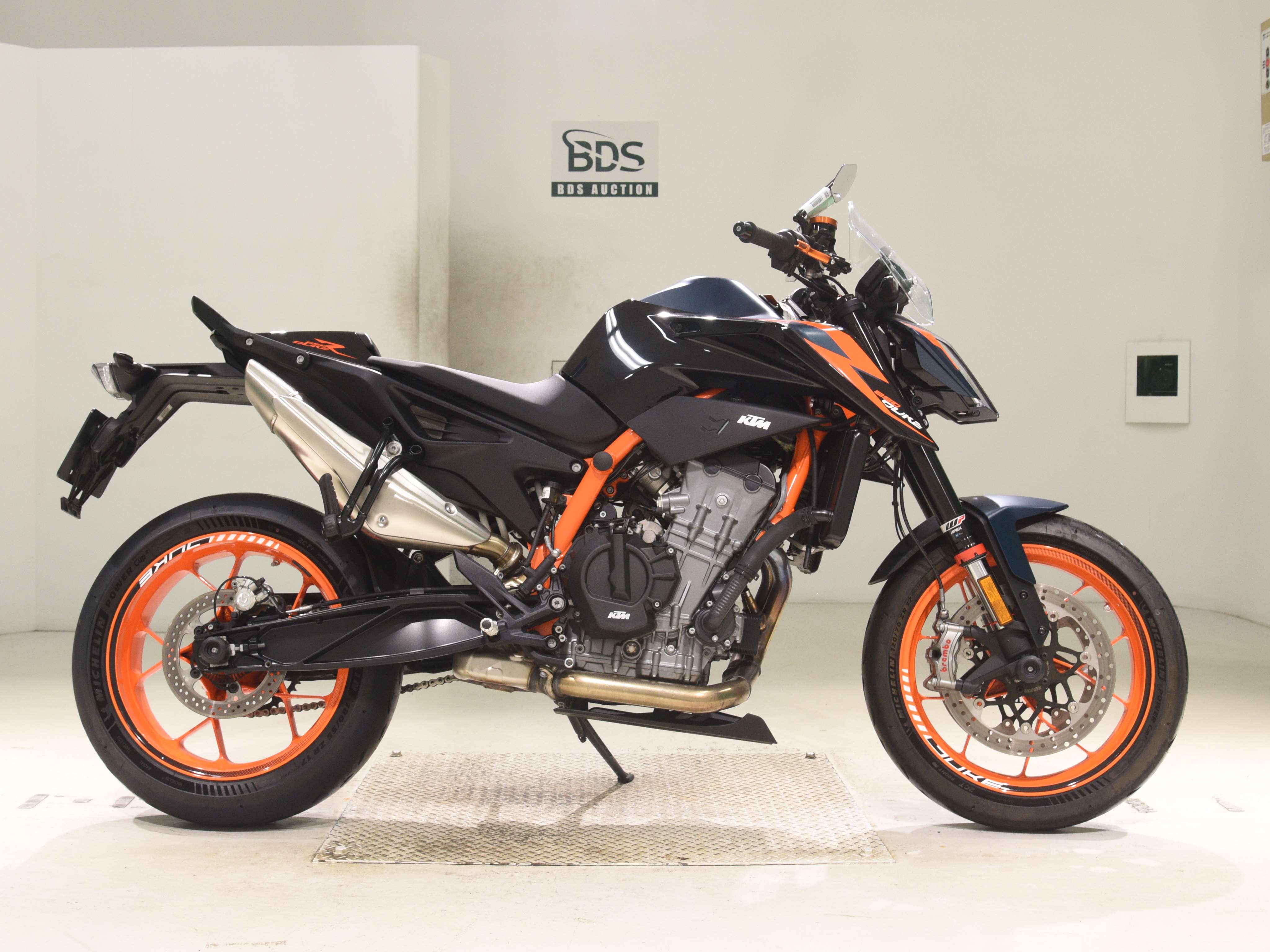 KTM 890 DUKE R