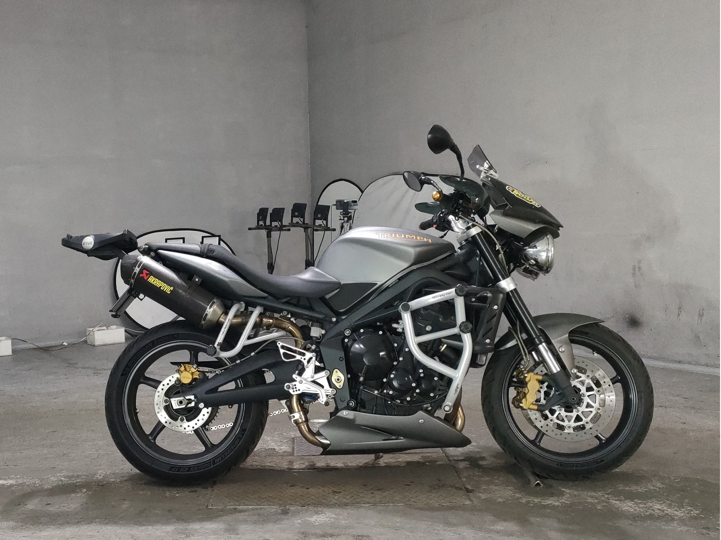 Triumph STREET TRIPLE R