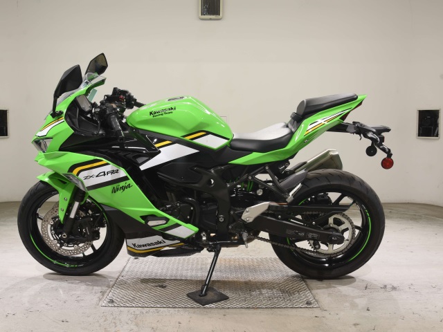 Kawasaki ZX-4RR — фото 2