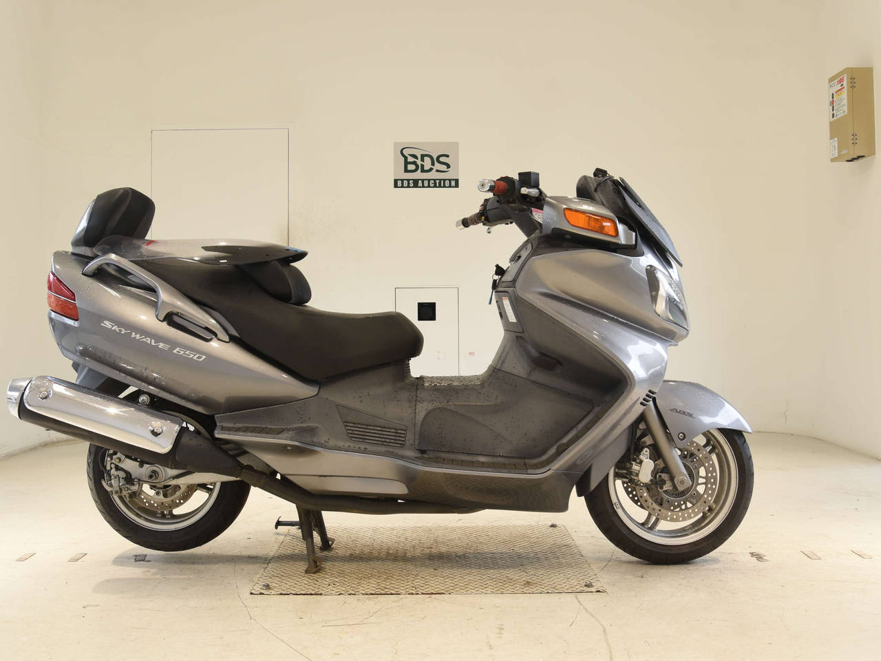 Suzuki SKYWAVE 650, right