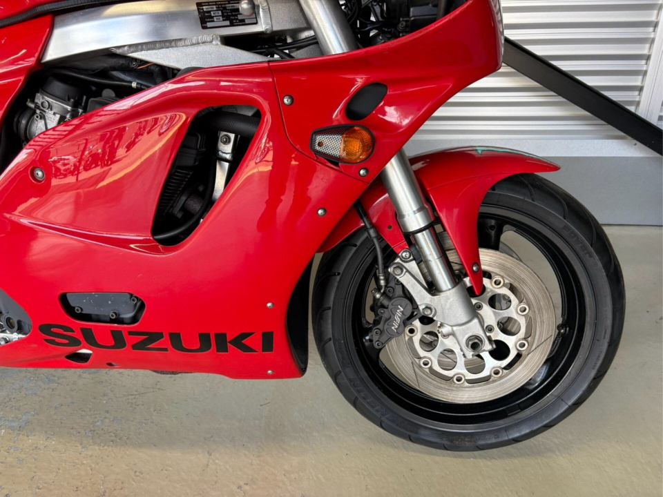Suzuki GSX-R750 — фото 7