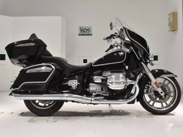 [0015] BMW R18TC - WB10L4104N6E49974