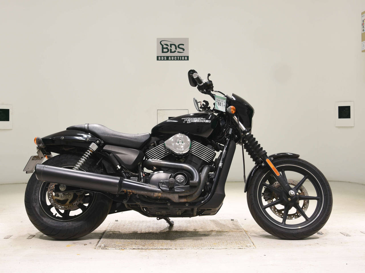 HD STREET XG750, right
