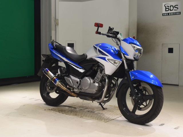 Suzuki GSR250 — фото 3