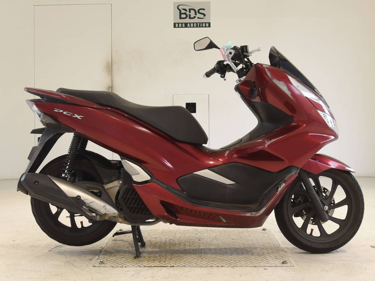 Honda PCX125-3, right