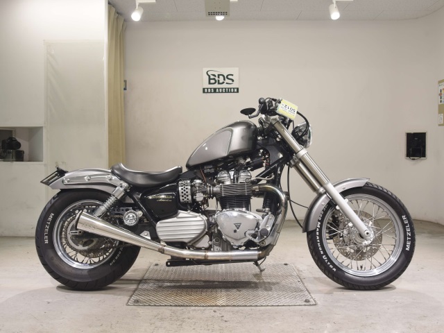 Triumph BONNEVILLE AMERICA