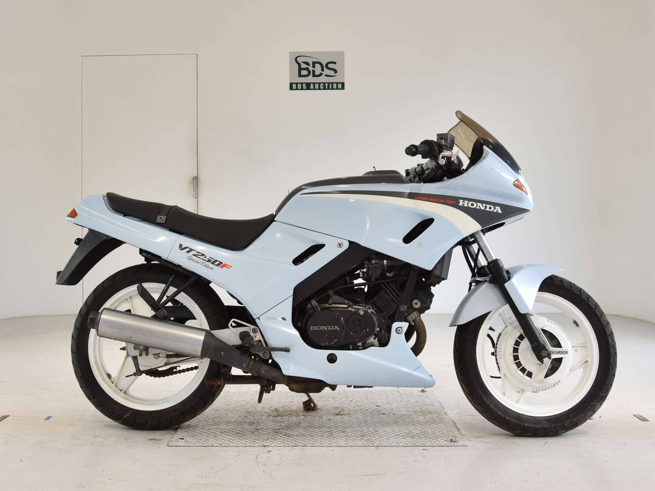 0027] Honda VT250FG - MC15-1002270