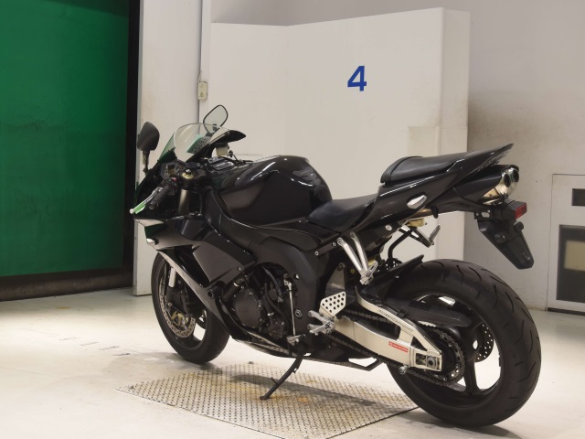 Honda CBR1000RR — фото 6