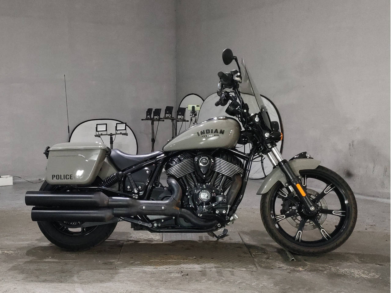 Indian CHIEF HOVERTER DARK HORSE