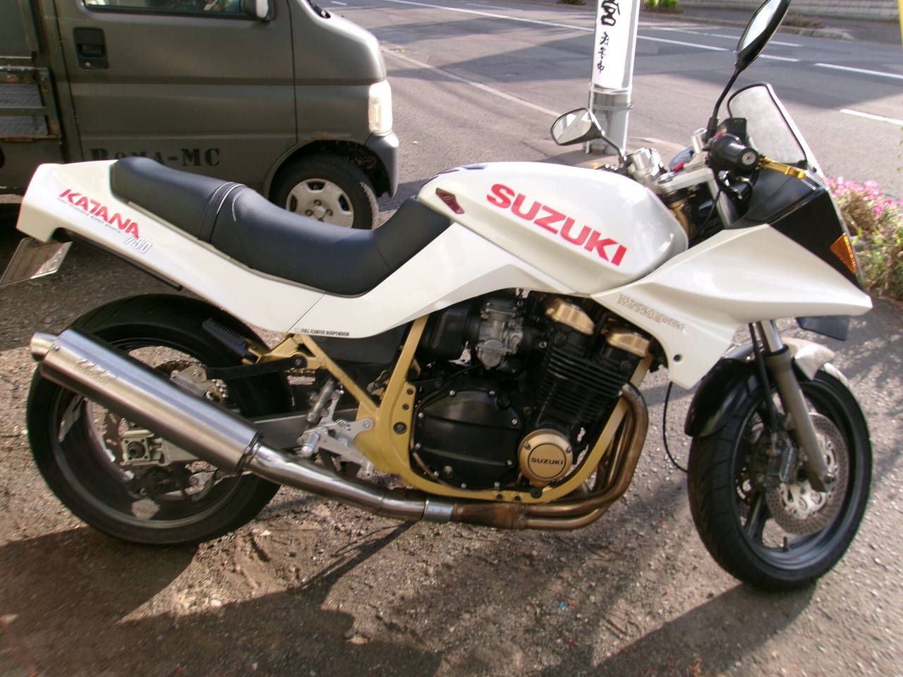 Suzuki GSX750S KATANA