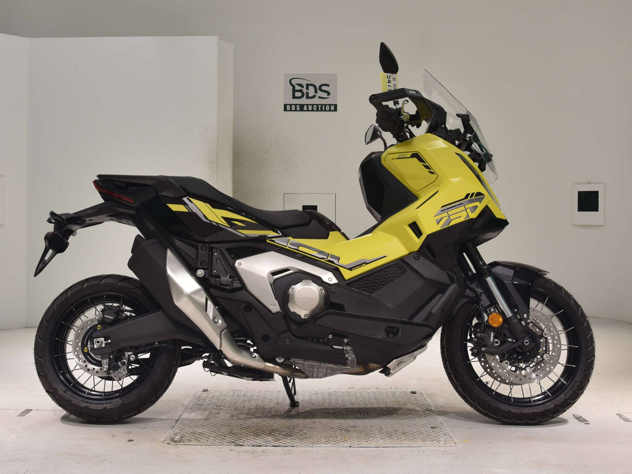 5479] Honda X-ADV750 - RH21-1000682