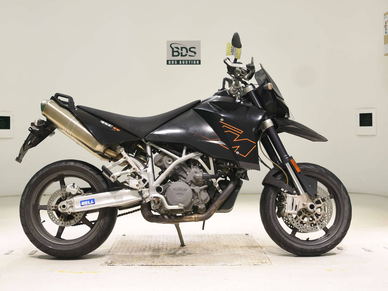 KTM 950 SUPERMOTO, right