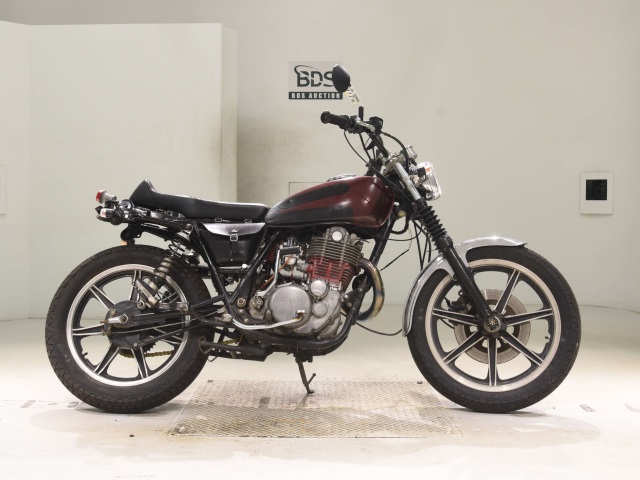 Yamaha SR400-2