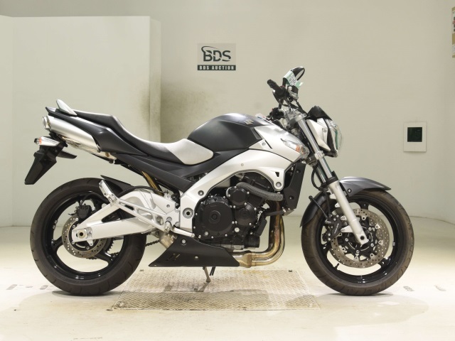 Suzuki GSR400