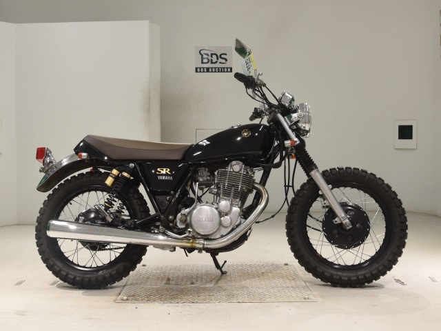 Yamaha SR400-2