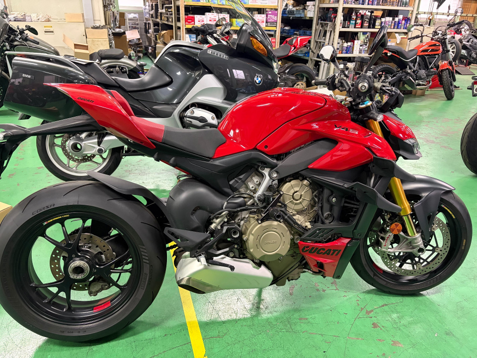Ducati STREET FIGHTER V4S