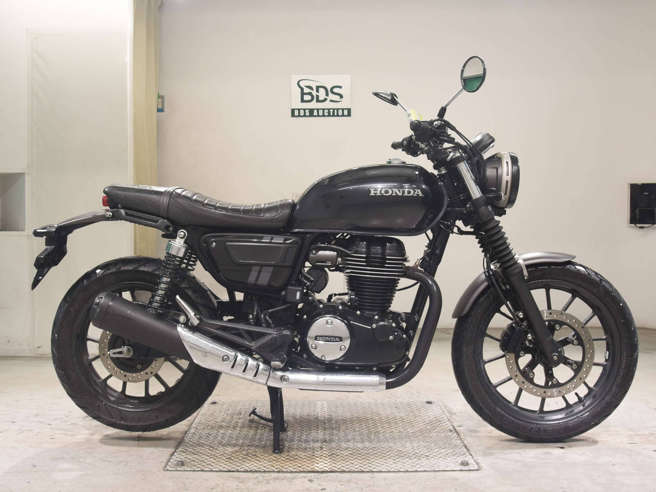 Honda GB350, right