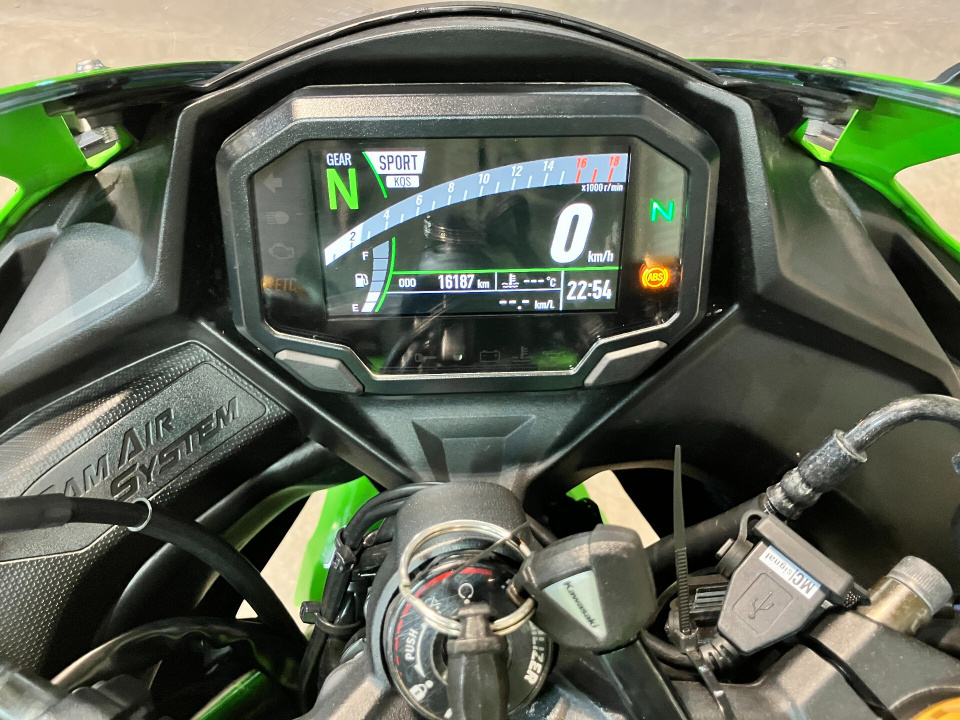 Kawasaki NINJA ZX-4RR — фото 3