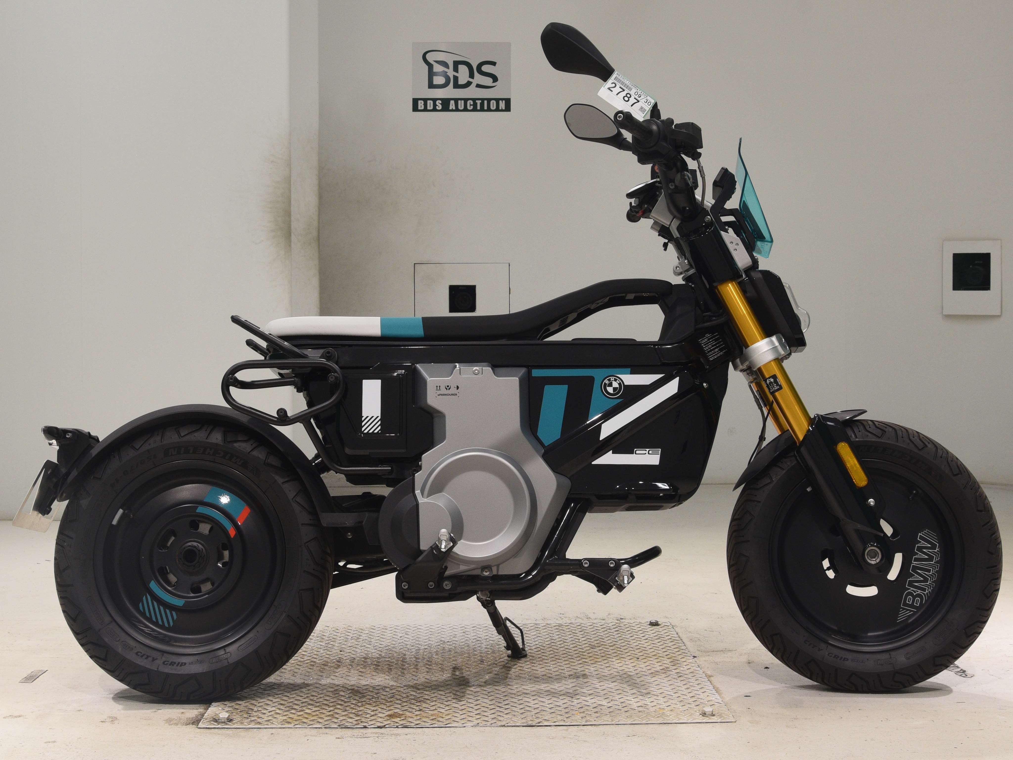 BMW CE02