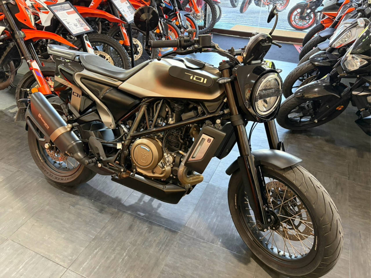 Husqvarna SVARTPILEN 701
