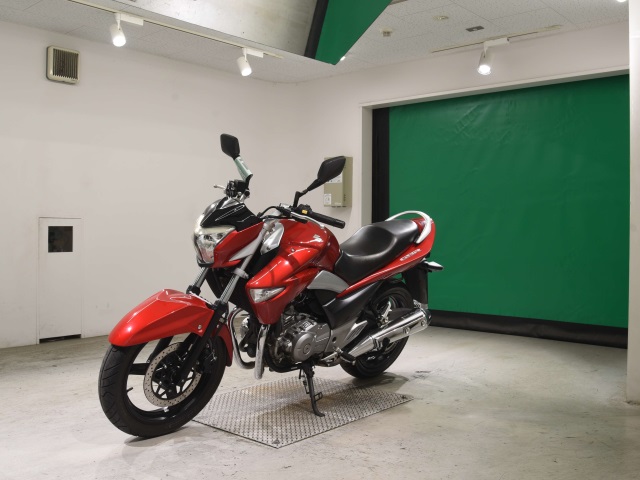 Suzuki GSR250 — фото 4