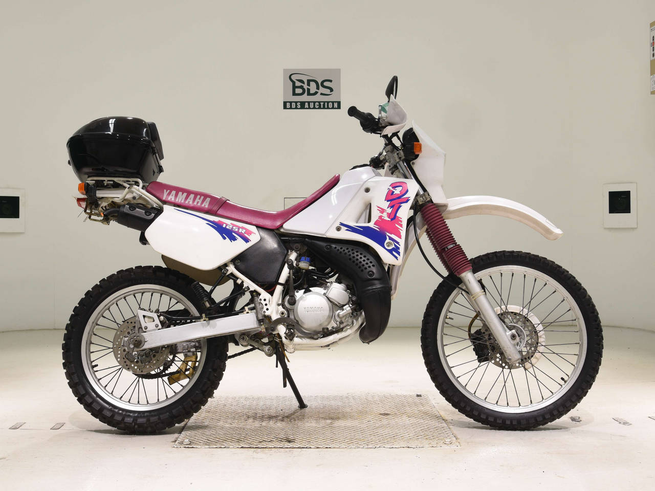 Yamaha DT125R, right