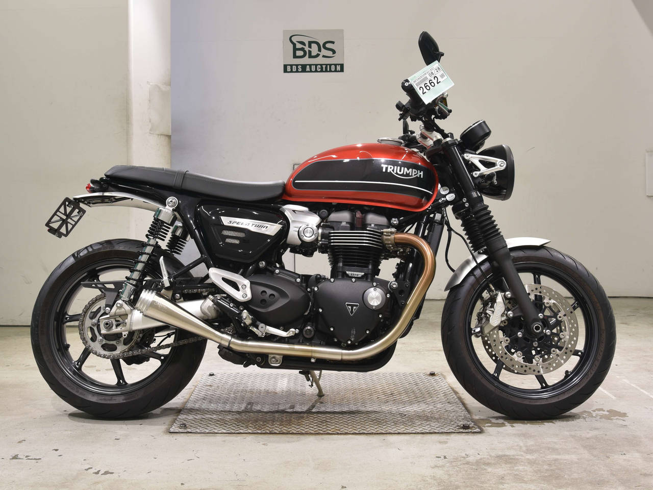 Triumph SPEED TWIN, right