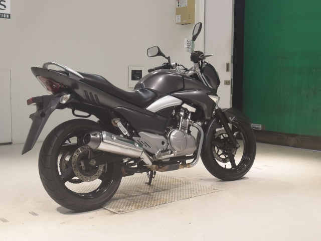 Suzuki GSR250 — фото 5