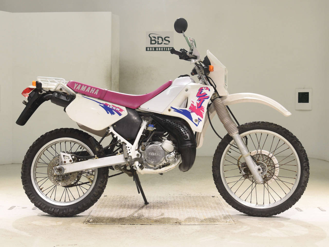 Yamaha DT125R, right
