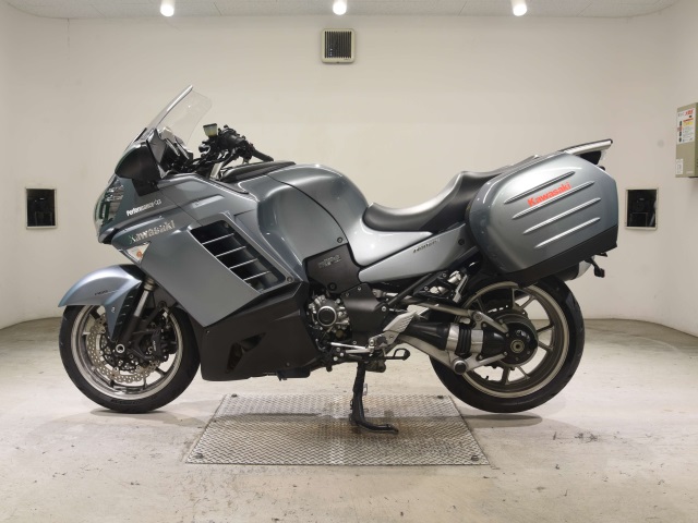 Kawasaki GTR1400 CONCOURS — фото 2