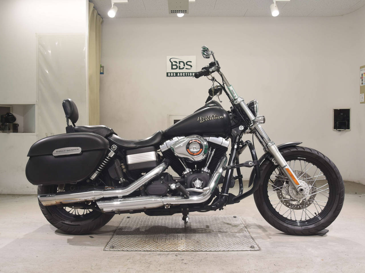 HD STREETBOB FXDB1580, right