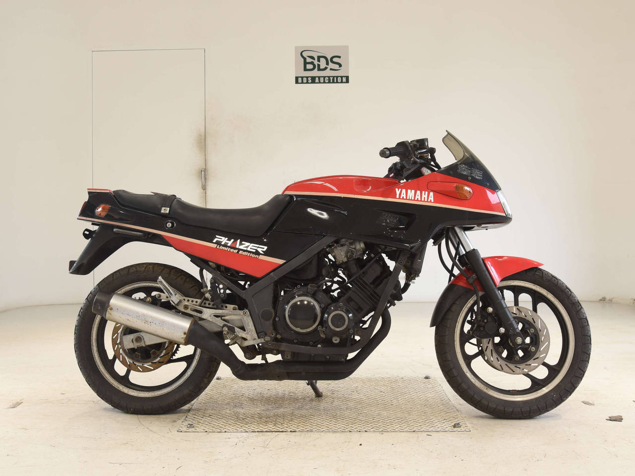 Yamaha FZ250 FAZER, right