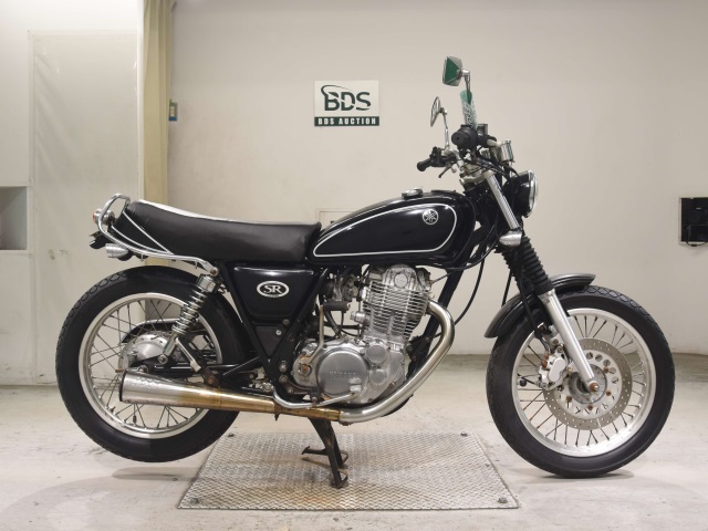 Yamaha SR400