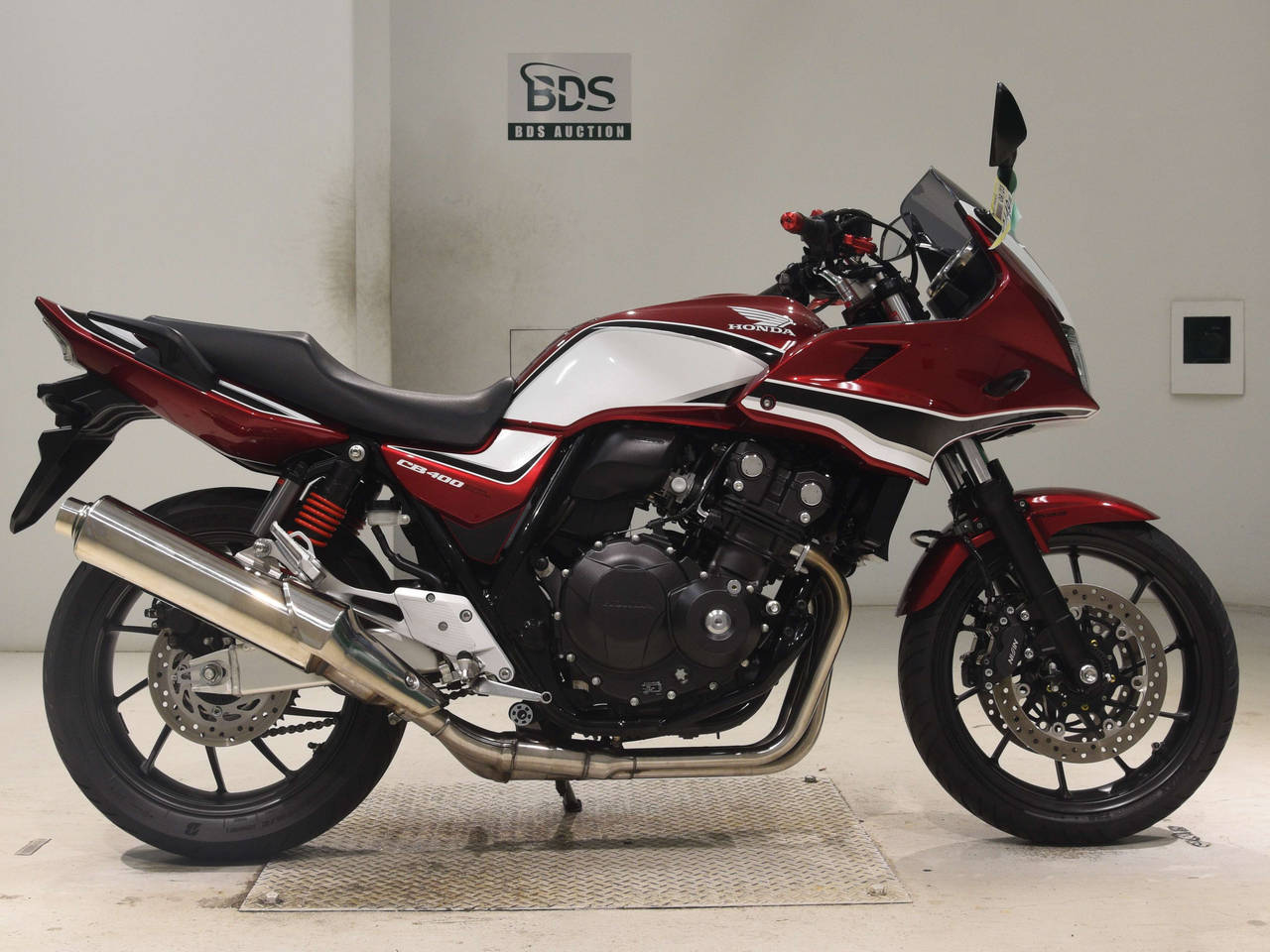 Honda CB400SF BOLDOR, right