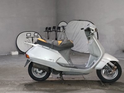 Honda LEAD90