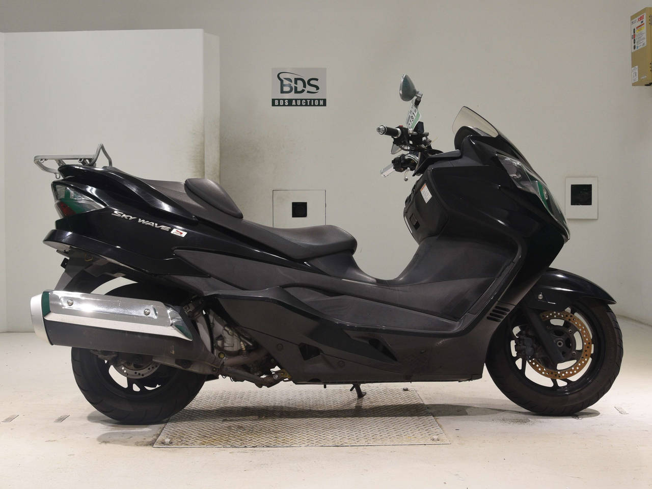Suzuki SKYWAVE 250S, right