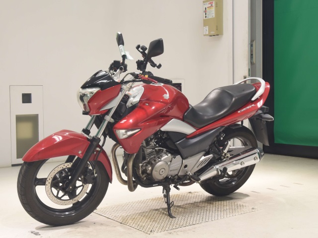 Suzuki GSR250 — фото 4