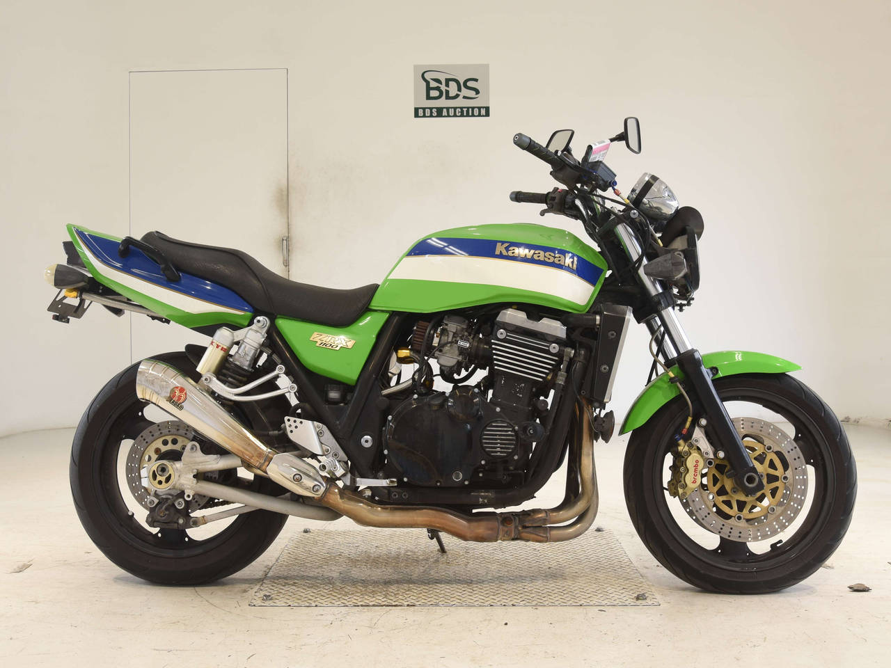Kawasaki ZRX1100, right
