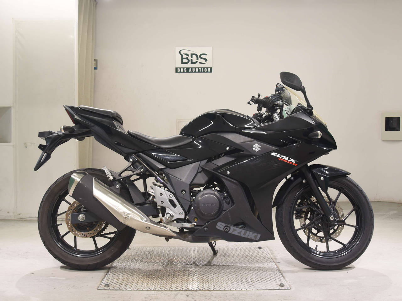 7643] Suzuki GSX250R - LC6DN11AZ01103053